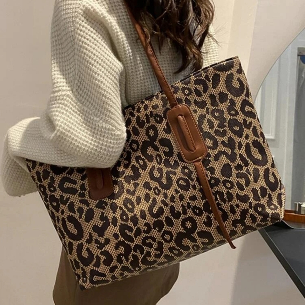 Graphic Leopard Tote Bag